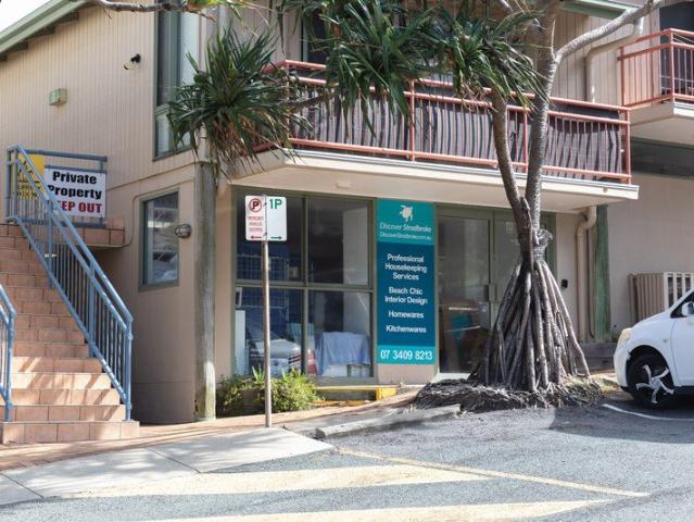 RARE OPPORTUNITY TO OWN A COMMERCIAL SPACE IN CENTRAL POINT LOOKOUT. WITHIN 100 METRES TO MAIN BEACH