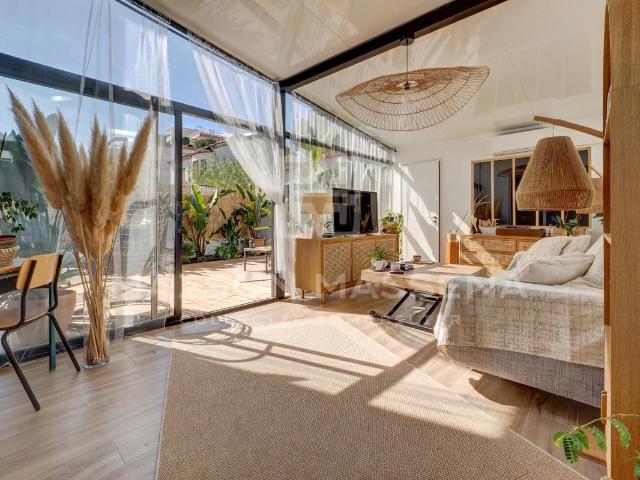 Cros de Cagnes Maison rénovée 3 espaces indépendants, jardin et stationnements