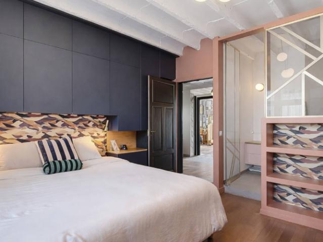 RARE AUF DEM MARKT Historische Wohnung hyper zentral