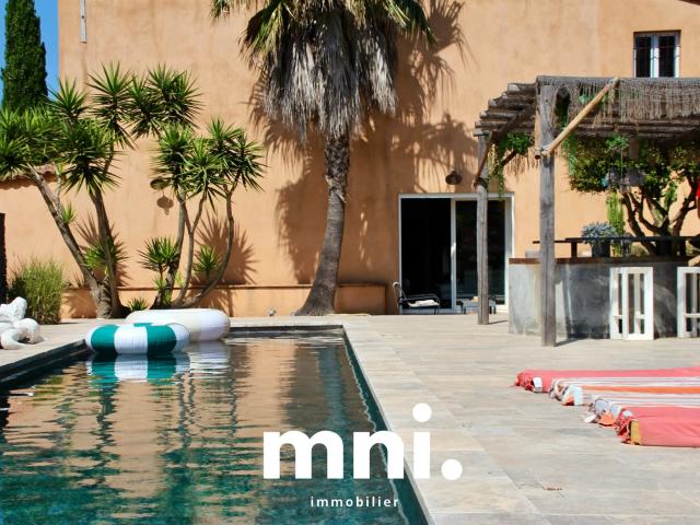Rare Authentique Mas Provençal Rénovée avec Piscine et Jardi. 205m² La Seyne sur Mer