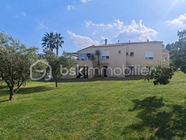 RARE !Aux portes de Montpellier et du bassin de Thau, propriété avec maison de 233m2 au coeur de 5000m2 constructible