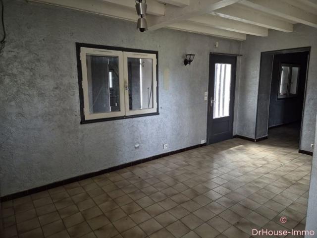 Rare avec grand terrain ! Appartement T4 au 1er étage dans petite copropriété À rénover!