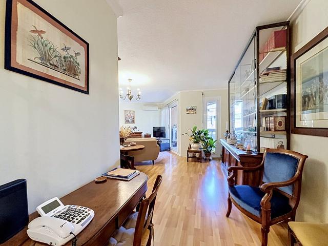 RARE AVIGNON INTRA MUROS T5 de 111 m² avec double garage d. 112m² Avignon