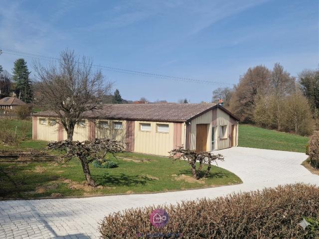 Rare à Issans 25550: Demeure d'exception et grand garage indépendant de 200 m2