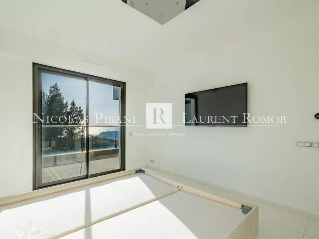 RARE À LA LOCATION – APPARTEMENT D'EXCEPTION 5 PIÈCES – 4 CHAMBRES – VUE MER PANORAMIQUE – TERRASSE – 2 GARAGES