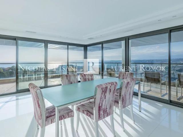 RARE À LA LOCATION – APPARTEMENT D'EXCEPTION 5 PIÈCES – 4 CHAMBRES – VUE MER PANORAMIQUE – TERRASSE – 2 GARAGES