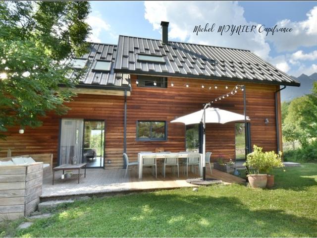 Rare à la vente, chalet d’architecte ouvert sur lac et montagnes sur Puy Saint Eusèbe 05