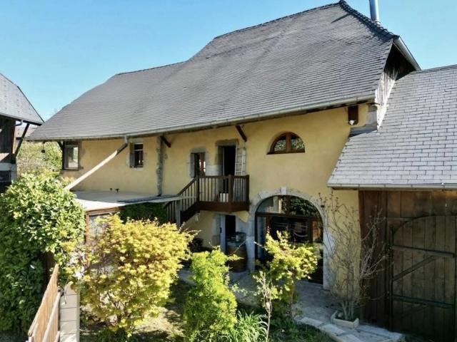Ferme rénovée avec appartement indépendant et potentiel d’extension