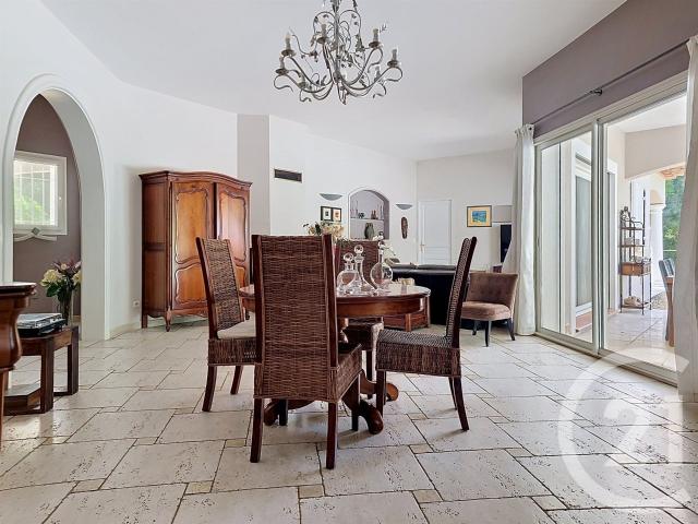 Rare A La Vente Au cœur d'un quartier prisé aux Arcs, cette. 137m² Les Arcs