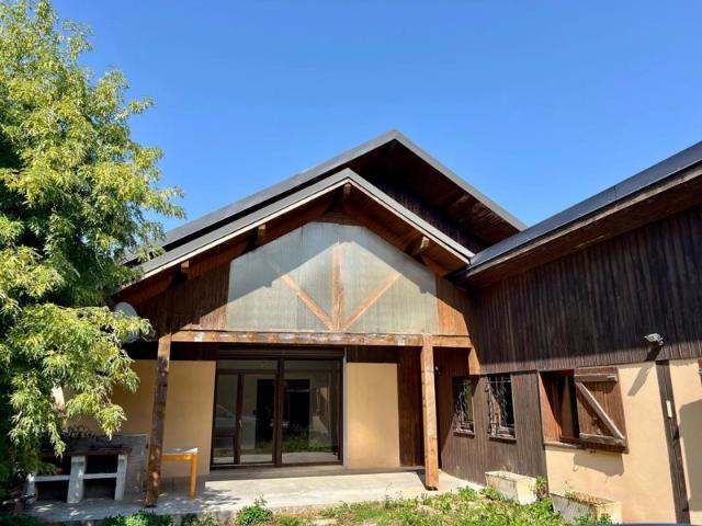 RARE A LA VENTE BIEN ATYPIQUE A RENOVER 420 m² avec grand terrain vue imprenable