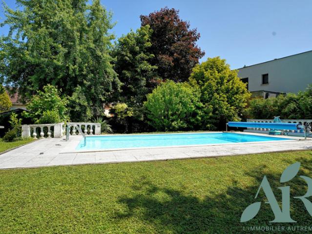 Rare à la vente ! Maison avec piscine sur terrain d'exception