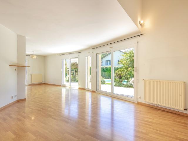 RARE A LA VENTE MAISON INDIVIDUELLE TYPE T5 AVEC PISCINE, JARDIN, GARAGE ET AIRE DE STATIONNEMENT PONTCHARRA