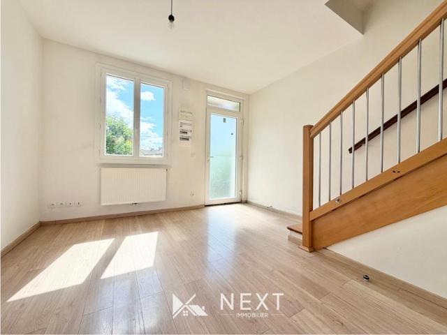 RARE A LA VENTE TRIPLEX ENTIEREMENT RENOVE AVEC JARDIN PRI