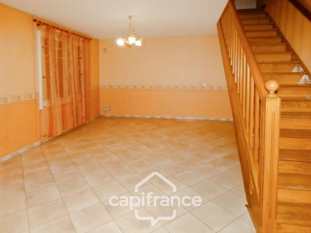 Rare à Pierre de Bresse – A vendre Maison familiale de 9 pièces avec piscine sur plus de 7 000 m² de terrain