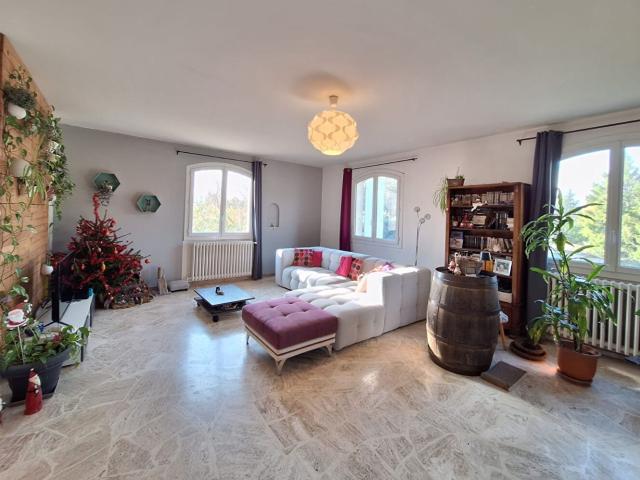 Rare A Pierrelatte ! Immeuble Avec 2 Appartements T4 Indepen. 254m² Pierrelatte