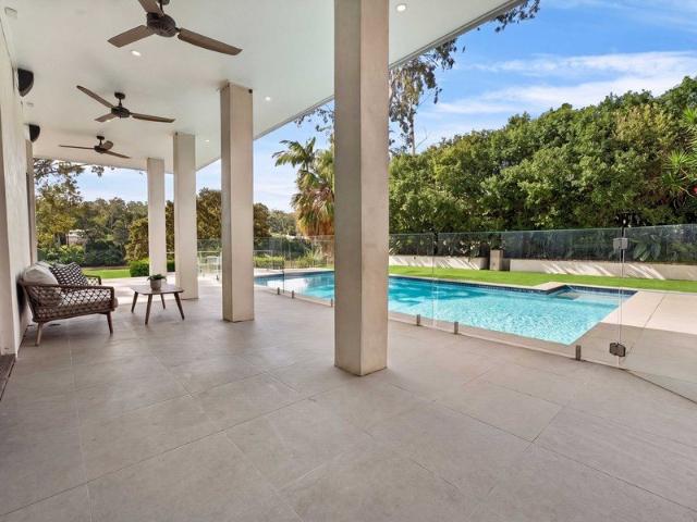 'RARE ABSOLUTE RIVERFRONT HOLDING' | 2,362 m2
