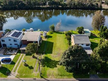Rare Absolute Waterfront Land 645sqm of Unrivalled Opportunity