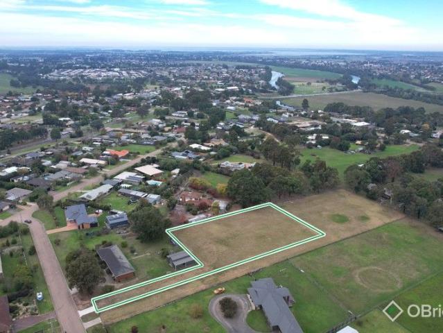 Rare Acre Allotment on the Edge of Town Owner says SELL