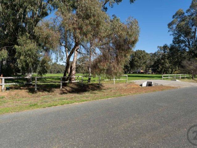 RARE ACREAGE IN CARDUP!