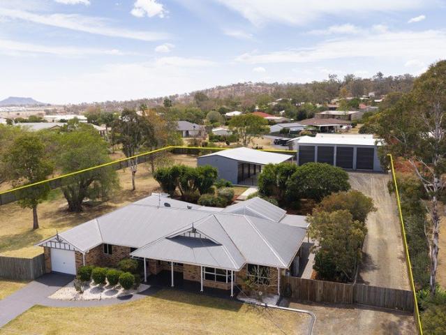 RARE ACREAGE TRADIE HEAVEN RUN YOUR BUSINESS FROM HOME!