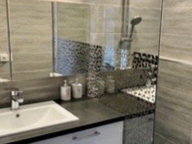 Rare Aix en Provence T2 standing avec garage, balcon et piscine