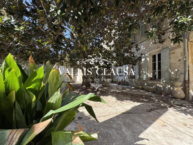 Rare Ancien Relais de Poste du XVIIIe siècle au cœur de Vi. 330m² Villeneuve lès Avignon