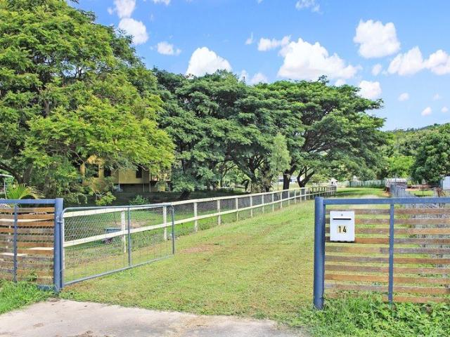 RARE AND BEAUTIFUL ACREAGE!