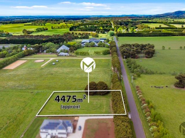 Rare and Exclusive 1 Acre Glenfern Opportunity