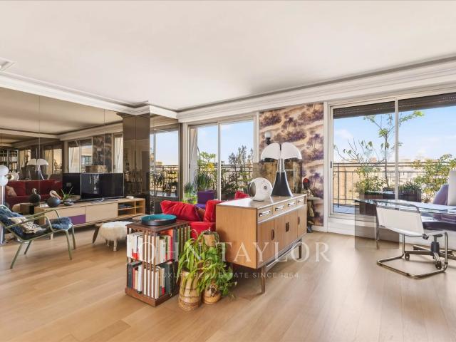 Rare appartement avec terrasse et vue Tour Eiffel Plaine M. 140m² Paris 17ème