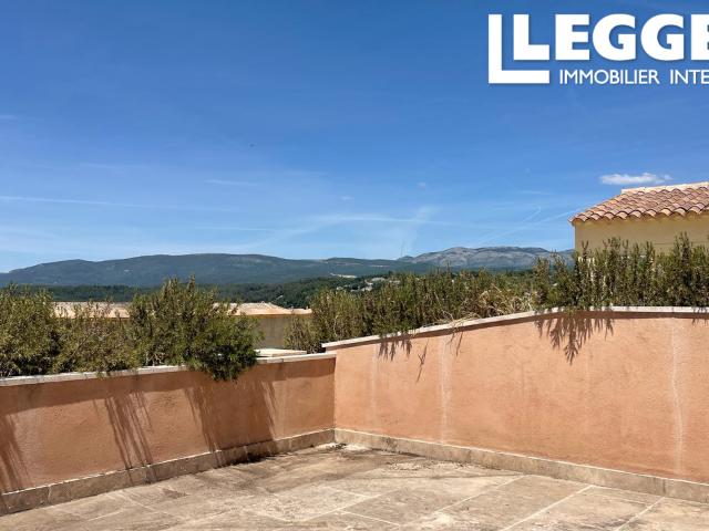 RARE! Appartement 2P à créer selon vos envies avec terrasse panoramique plein sud au coeur du village