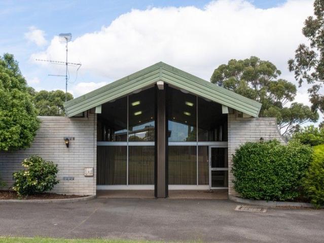 Rare as hens teeth Mixed use opportunity on 3715m2