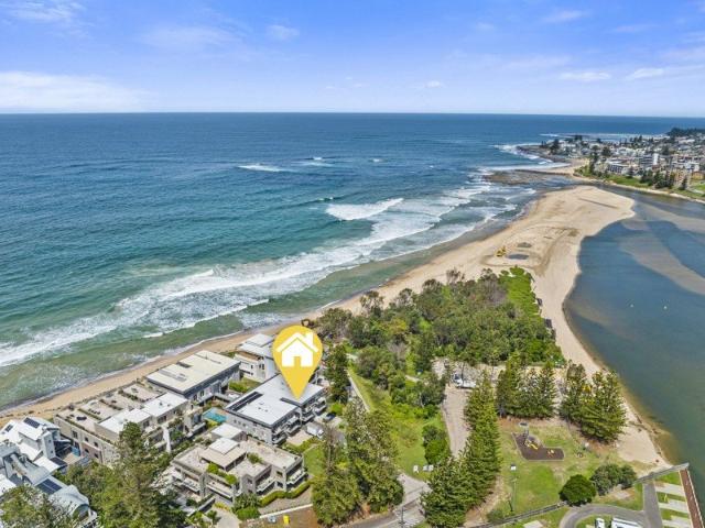 Rare Beachfront Complex â Gorgeous Channel and Parkviewâs