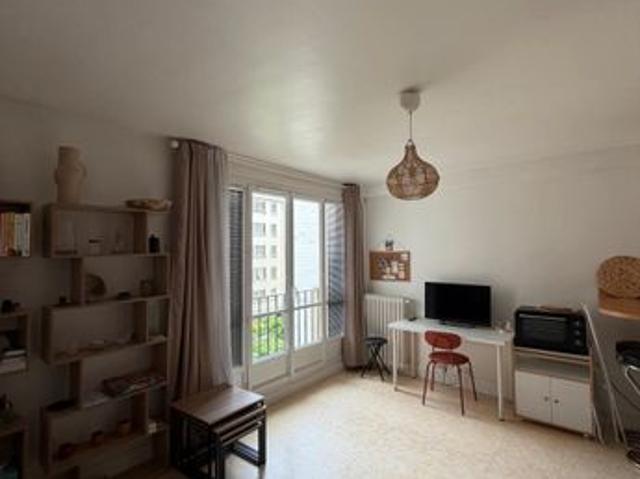 Rare Beau STUDIO – 23.50 M2 Loi carrez Clair, calme, très lumineux, Libre à la vente