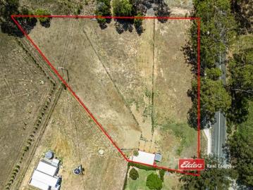 RARE BLOCK OF LAND IN THE HEART OF GRESFORD