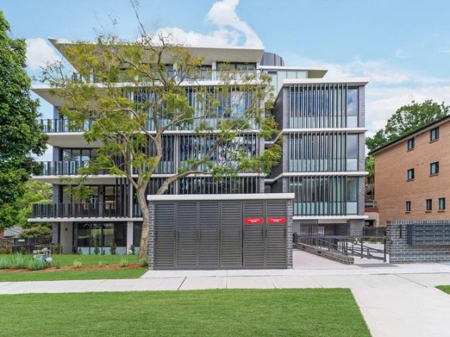 Rare, Brand New Luxury 3 Bedroom + Study, 2 Car Lift Parking