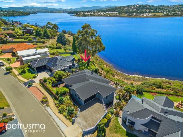 Rare Cadbury estate waterfront lifestyle