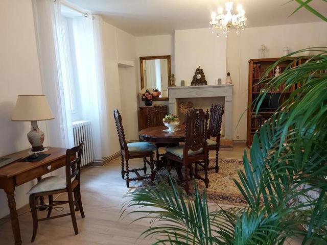 Rare. Charmante Maison pierre Saint Estèphe 5 pièce s 109 m2 excellent état