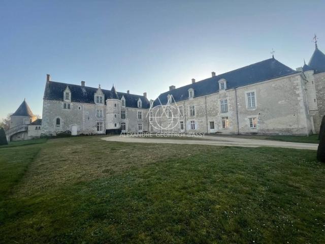 Rare, château du Xv ème Un Havre de paix… 750m² Château la Vallière