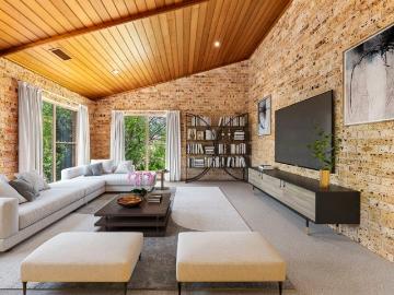 Rare Corner Block in the Heart of Mollymook