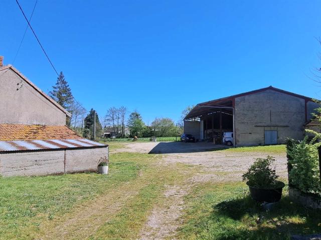 Rare! Corps de ferme traditionnel et dépendances sur 1.5ha l. 100m² Bourbon Lancy