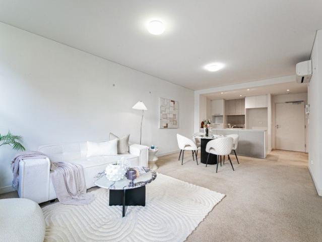 Rare Courtyard Apartment In Clemton Park Village