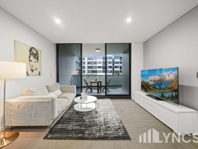 Rare Dual Balcony Retreat in the Heart of Waterloo
