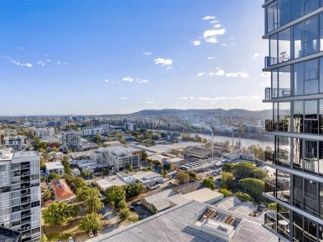 Rare Dual Key 3 bedroom with City and river Views