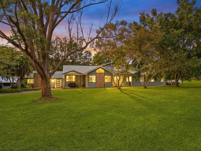 Triple Dwelling Acreage Opportunity on 7 Private Acres