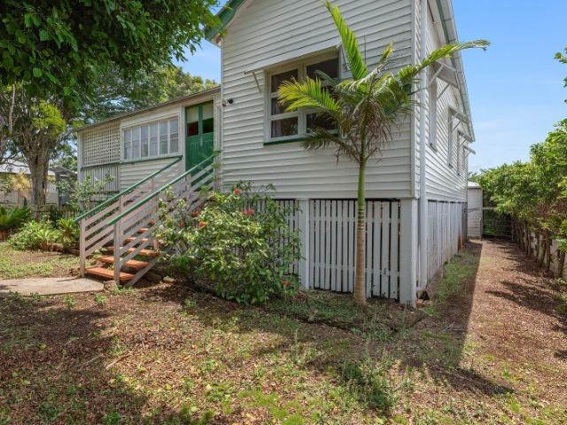 Rare Dual Living Opportunity!