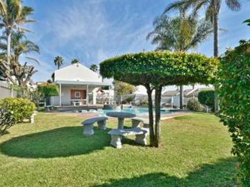 rare duplex gem in a sought after lo.