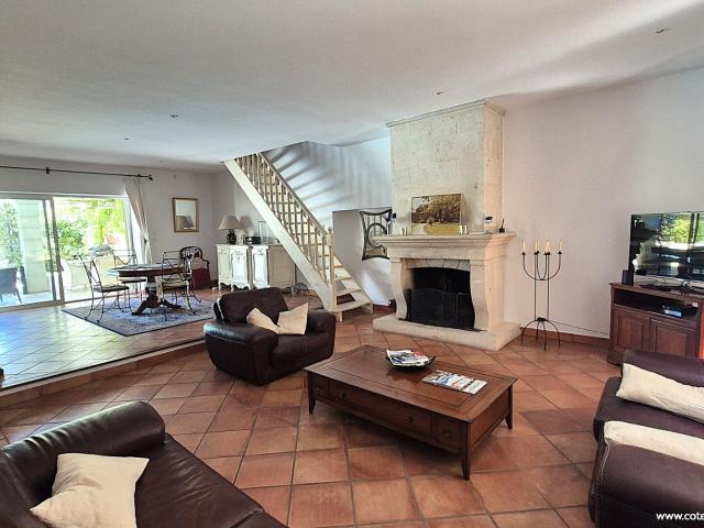Rare: Demeure de M² + dépendance 83M² Terrain arboré 1700 M. 263m² Le Pontet