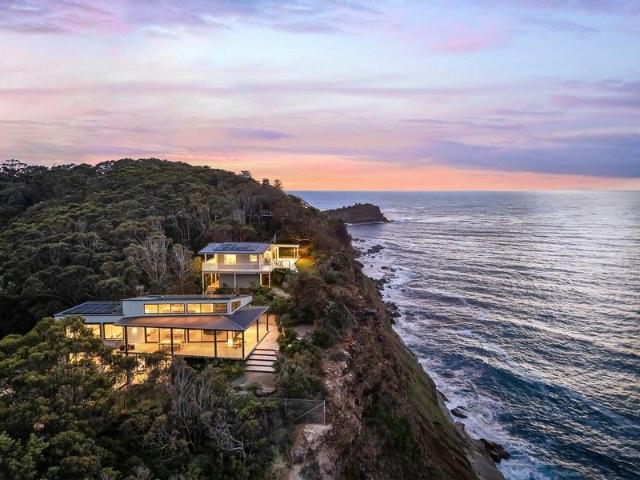 Rare double cliff front opportunity