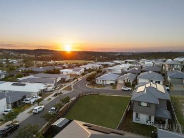 Rare Elevated 497m² Corner Block with Uninterrupted Mount Flinders Views