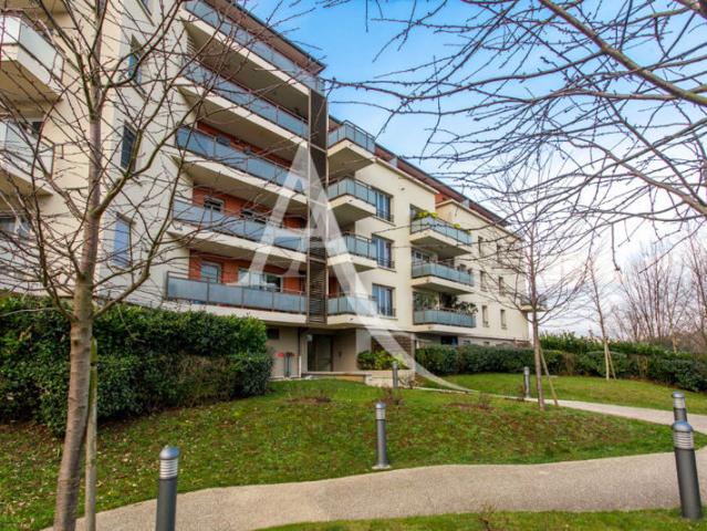 RARE F3 de 60 m2 AVEC VUE SUR LE LAC